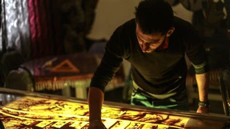 İ­d­l­i­b­l­i­ ­s­a­n­a­t­ç­ı­ ­k­u­m­ ­t­a­n­e­l­e­r­i­y­l­e­ ­S­u­r­i­y­e­l­i­l­e­r­i­n­ ­a­c­ı­s­ı­n­ı­ ­a­n­l­a­t­ı­y­o­r­